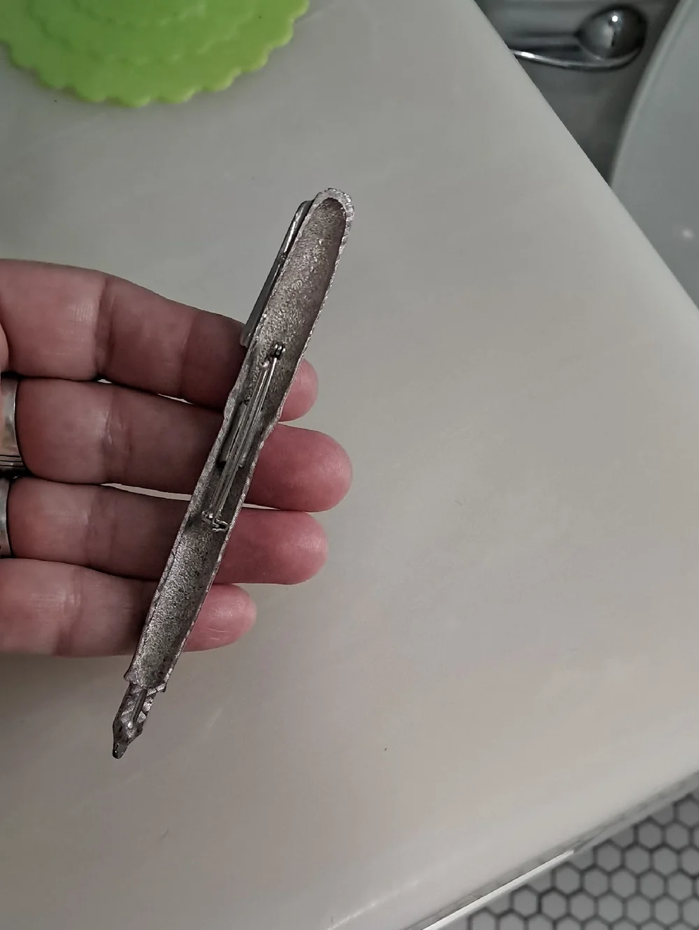 Pen Brooch - Picture 2 of 4